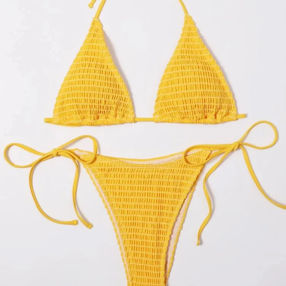 Skitsnygg gul bikini i strl S, men skulle säga att den är lite liten i strl så mer åt xs. Aldrig använd, 80kr 💛. Övrigt.
