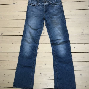 Bootcut jeans  - Snygga raka blå jeans med lite bootcut. Köpta second hand men i väldigt bra skick. Frakt 60kr!😽