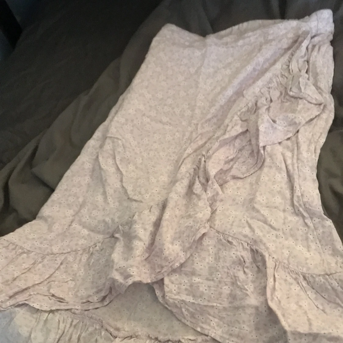 Fin men hål där bak men synd it när den e på svart där bak lite 