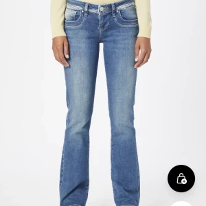 Ltb jeans - Super super fina lågmidjade ltb jeans!! Säljer pga att de är lite stora. Skulle även kunna tänka mig att byta mot en mindre storlek!💗💗