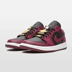 Jordan 1 low  - Säljer nu dessa i storlek 38 passar 37.  Priset kan diskuteras!!