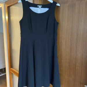 Klänning - Svart klänning från H&M