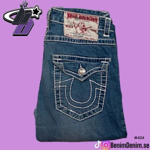 joey super t true religion - True Religion jeans Joey Super T  size on tag, 30W  Ytterben, 104cm  Innerben, 80cm  midja (rakt över), 37cm  (modell 180cm)