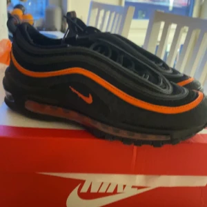 Nike air max 97 - lite för tajta för mig använda max 3 gånger