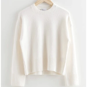 Stickad tröja från & other stories  - Säljer denna super fina stickade från & other stories som ej kommer till användning längre. Jag tog den i storlek M då jag vill få den lite större så passar en S. 229kr ink frakt. Pris kan diskuteras 