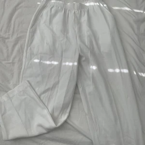 Vita linnebyxor - Tunna, sköna linnebyxor i fint skick! Stretchiga i midjan  