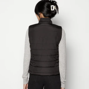 Väst  - Helt ny oanvänd väst från veromoda. Säljer för jag ej orkade skicka tillbaka, köpt från zalando nypris 299kr säljer för 150kr❤️är i strl XS