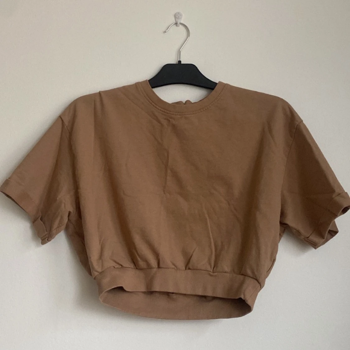 Brun sweatshirt med korta armar