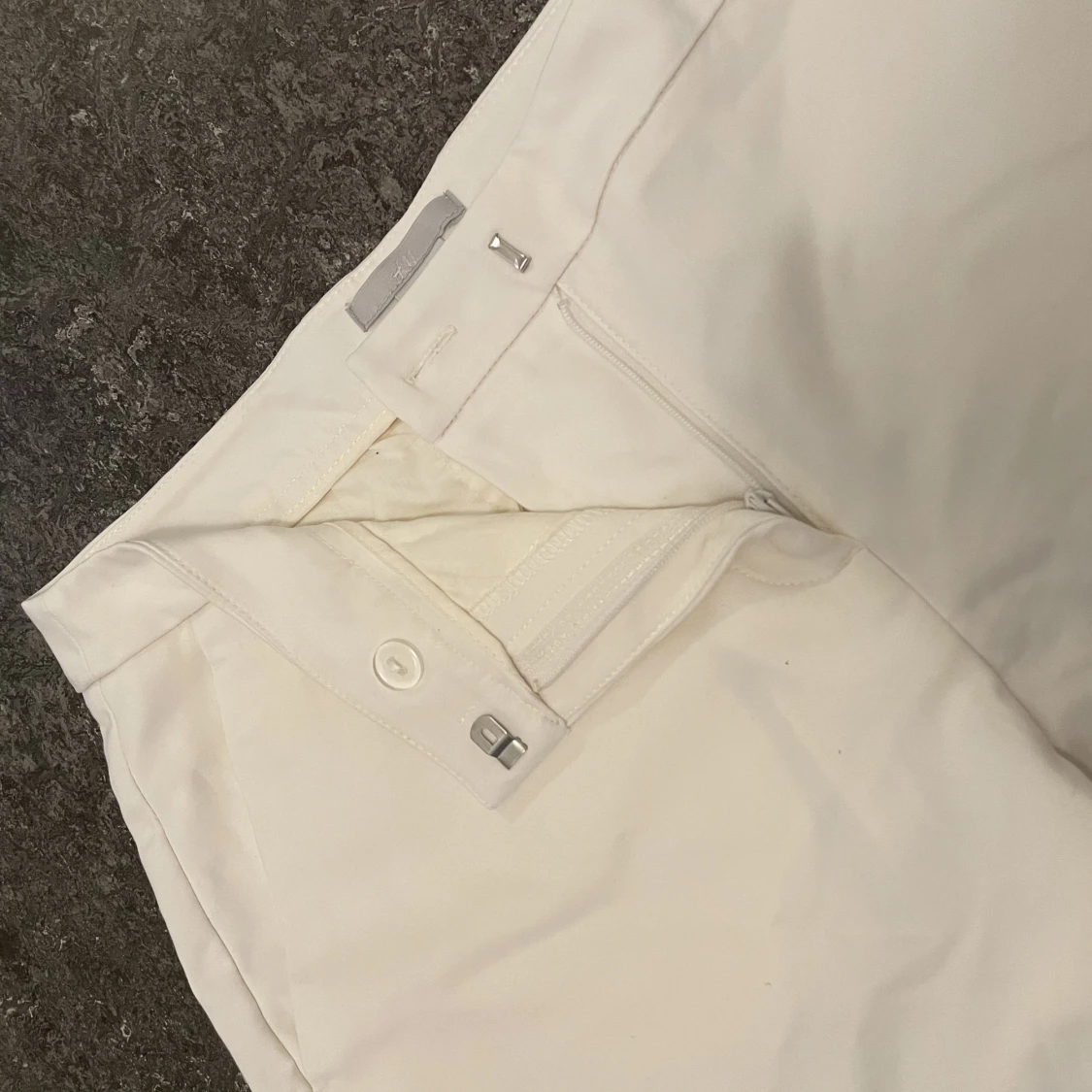 Vit kostymbyxa storlek 34 - 91