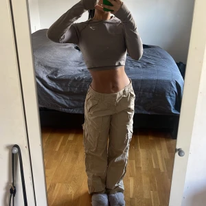 Cargos - Beiga cargobyxor från H&M 