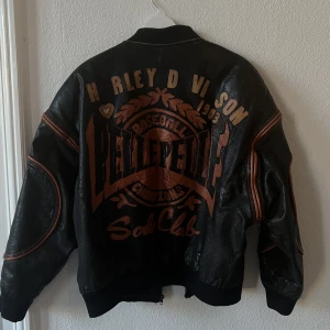 Vintage Harley Davidson X Pelle pelle  - Jätte fin vintage baseboll jacka Den är sliten med märkbara flaws 