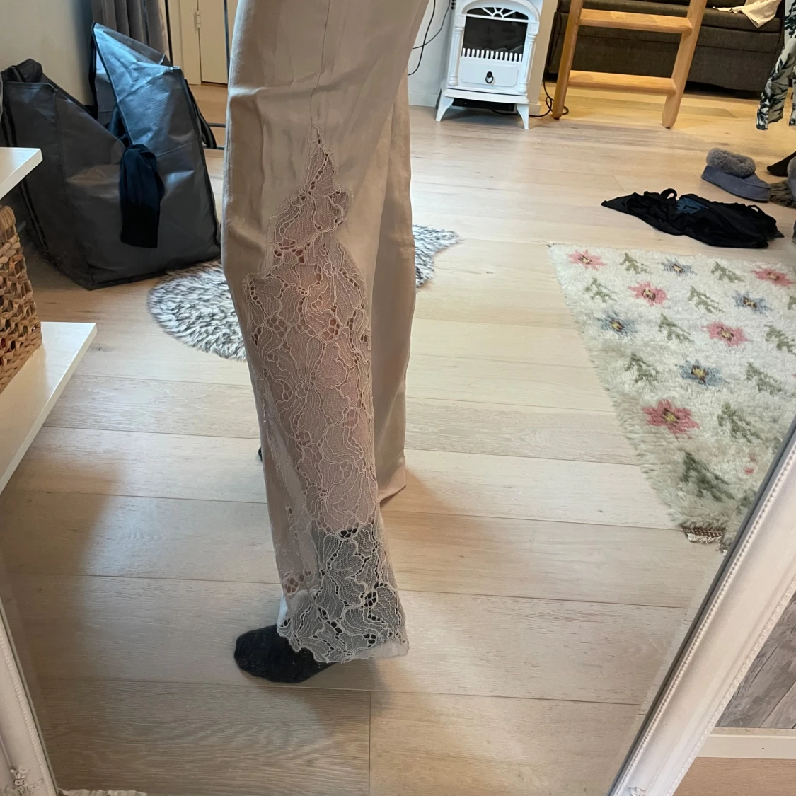 Beiga vida byxor med spets från H&M - 1