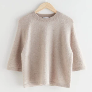 Stickad topp - Stickad topp i alpackablandning från &otherstories🩷Nypris 790kr! Använd fåtal ggr