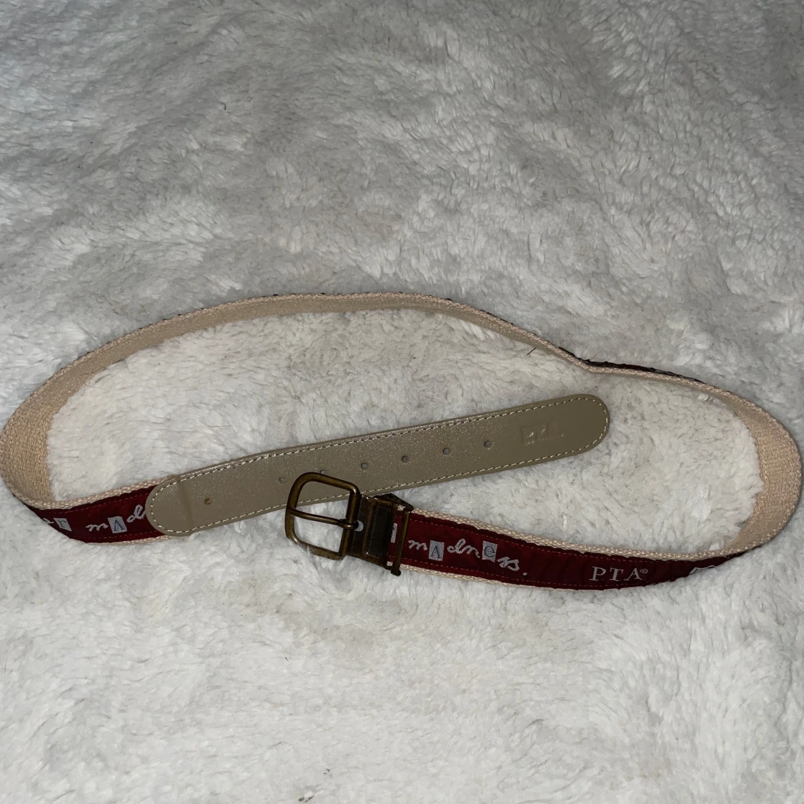 Mörkbrunt bälte från PTA med text - 1