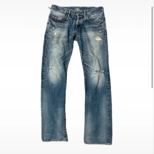 Hysteric Glamour Jeans - Ett fint par hysteric glamour i bra skick utöver lite heelbite. Övrig distressing är del av designen lixom. Dm för frågor o mer bilder.