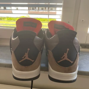 Nike Air Jordan 4 Taupe Haze US10 - Nike Air Jordan 4 Taupe Haze med brun mocka. Först till kvarn, pris kan diskuteras 