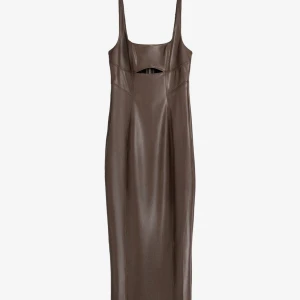 Skinnklänning  - Brun långklänning i skinnimitation med smala axelband ❤️