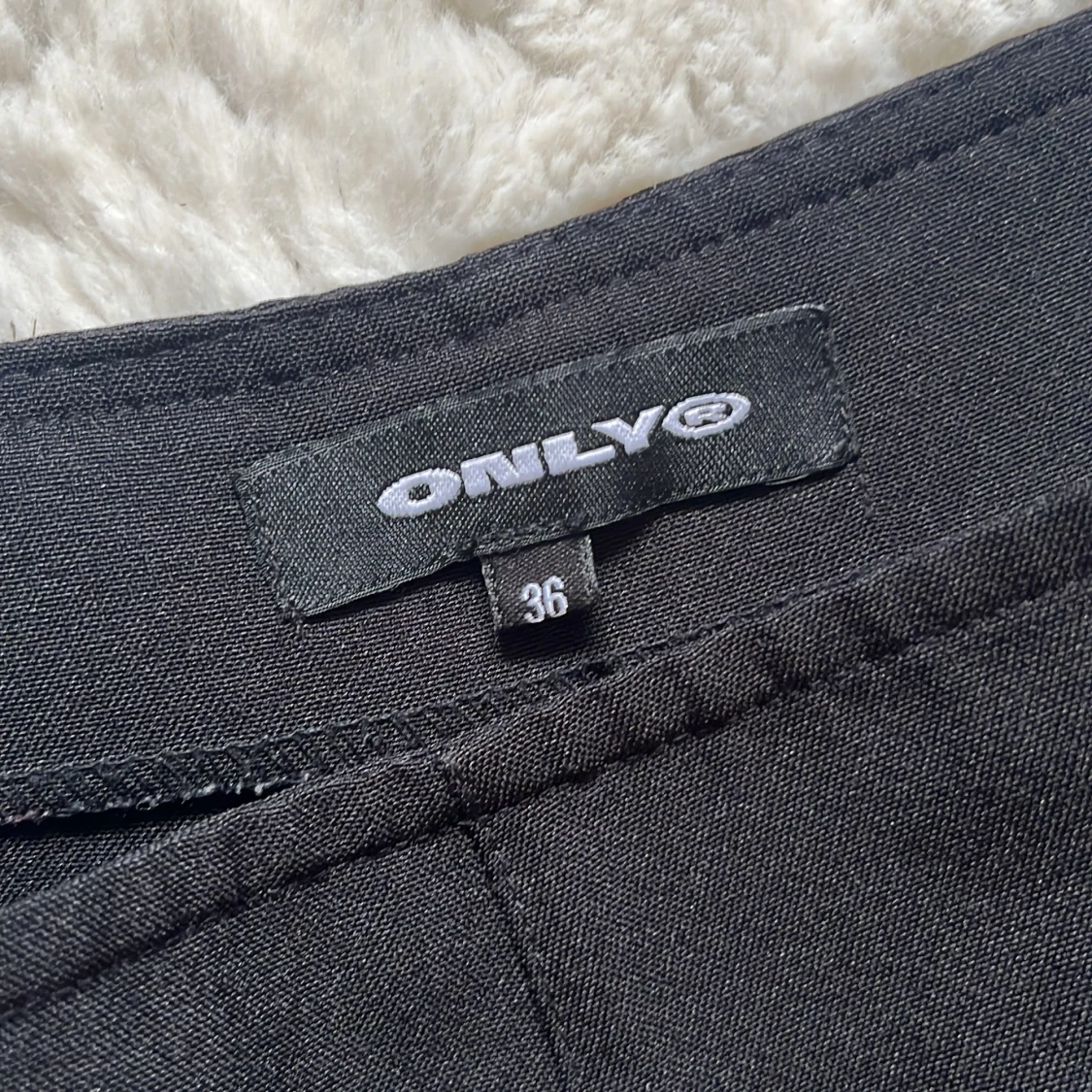 Svarta wide byxor från ONLY - 1