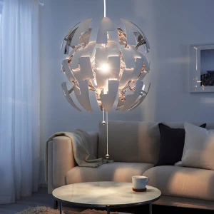 IKEA PS lampa 52cm - Säljer vår lampa från IKEA. Det är 52cm modellen som inte tillverkas längre. Vit utanpå, silver innuti, en bild på den exakta lampan finns sist (swipea). Säljer pga att den inte passar i vår nya lägenhet. Endast avhämtning i Sthlm; Masmo!