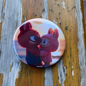 Labubu pins - Pins med Labubu. Ca 6cm.