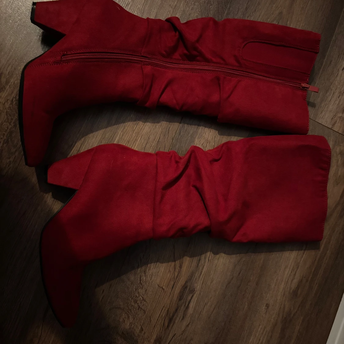 Röda stövlar med klack, storlek 38