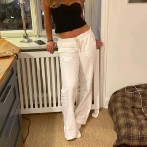 Roxy linnebyxor - Vita roxy linnebyxor som är helt oanvända istorlek M