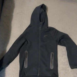 Nike teach - Nyskick nästan aldrig andvänd pris kan diskuteras vid snabb affär 