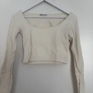 Croptop - Endast använd fåtal gånger, från Zara
