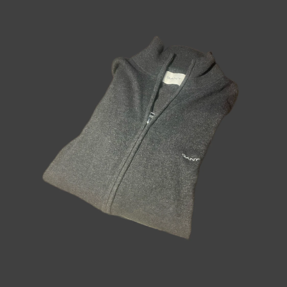 Mörkgrå kofta från GANT med dragkedja - 1