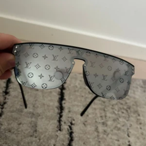 Lv glasögon  - Säljer dessa glasögon till sommaren. Passar perfekt till sommaren 