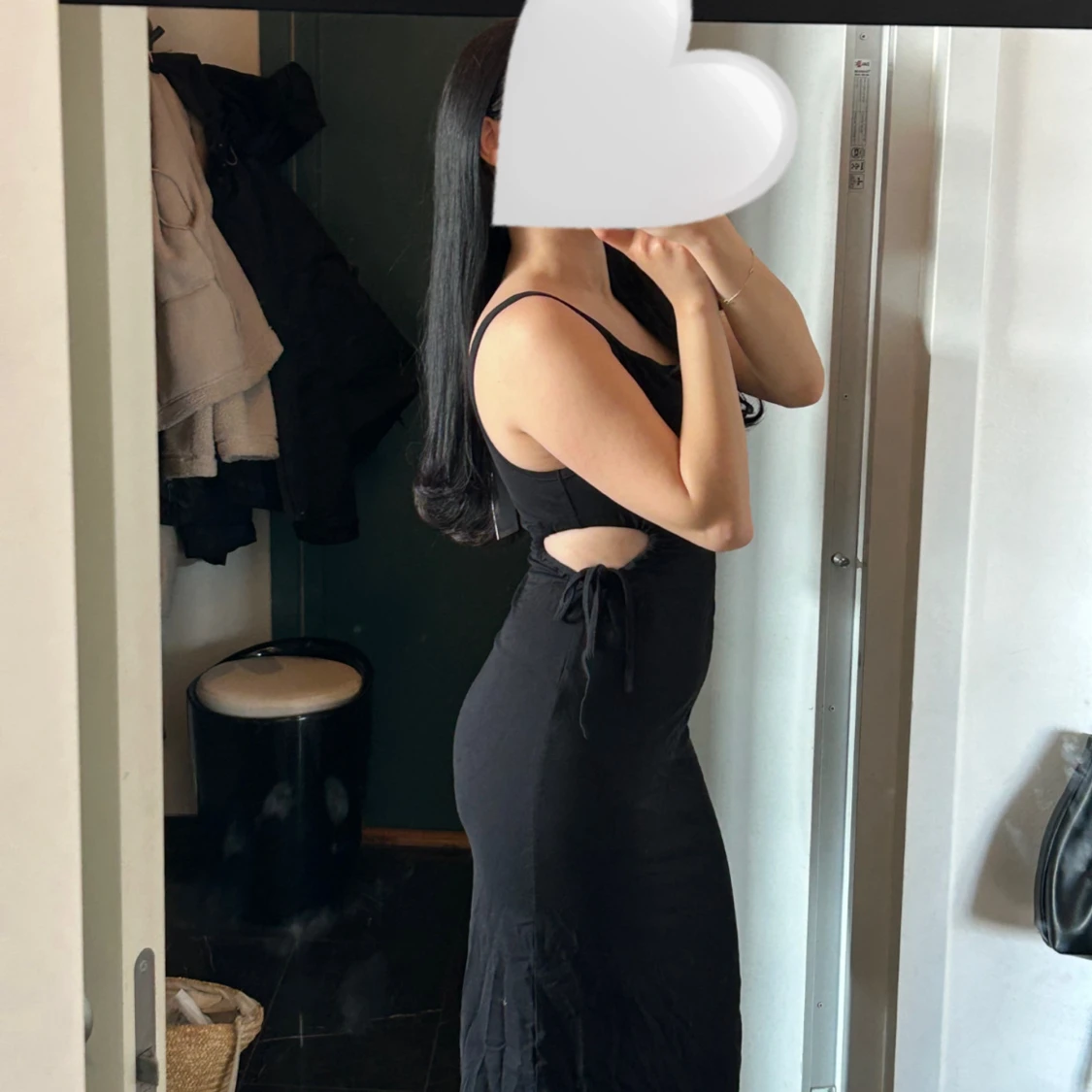 Svart långklänning med cut-outs - 2