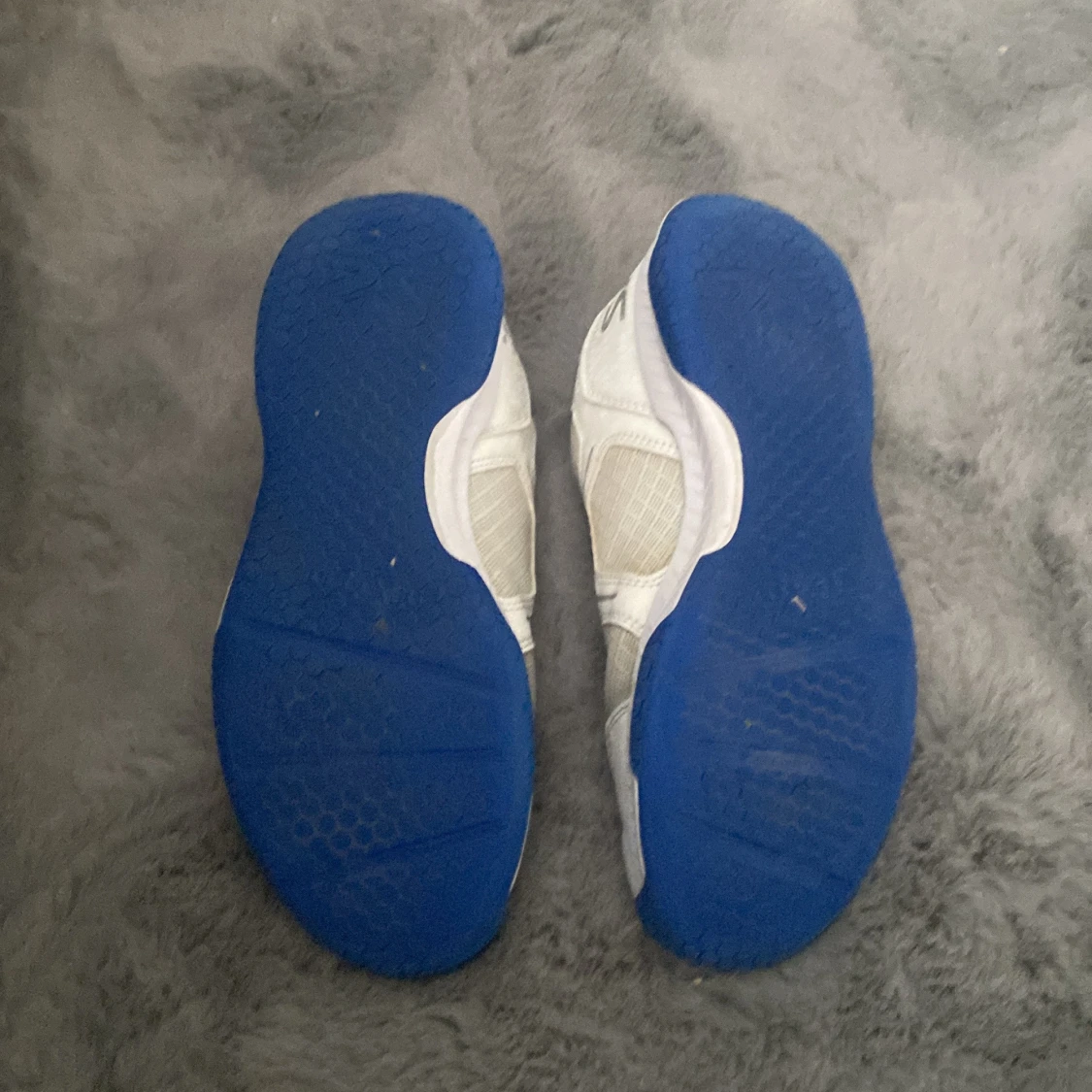 Vita och blå sneakers från Salming - 1