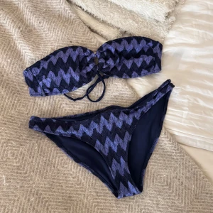 Bikini - Sååå snygg bikini! Älskar färgerna🌺🌺🌺 överdelen är 36 och underdelen är 38