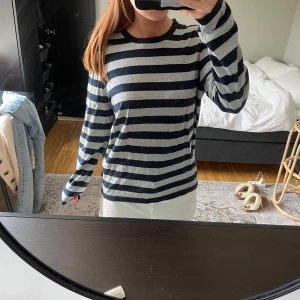 Finstickad randig tröja  - Bra skick!