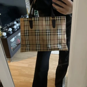 Burberry väska  - Helt ny burberry väska 