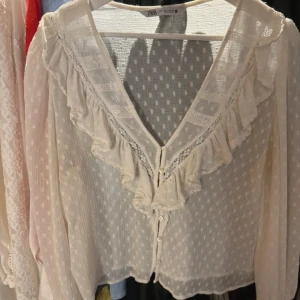 Blus zara  - Storlek L( liten i storlek)