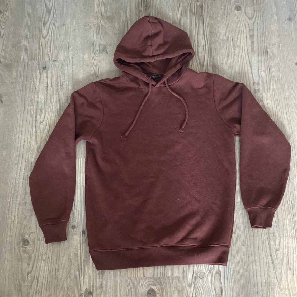 Mörkbrun hoodie från SMOG