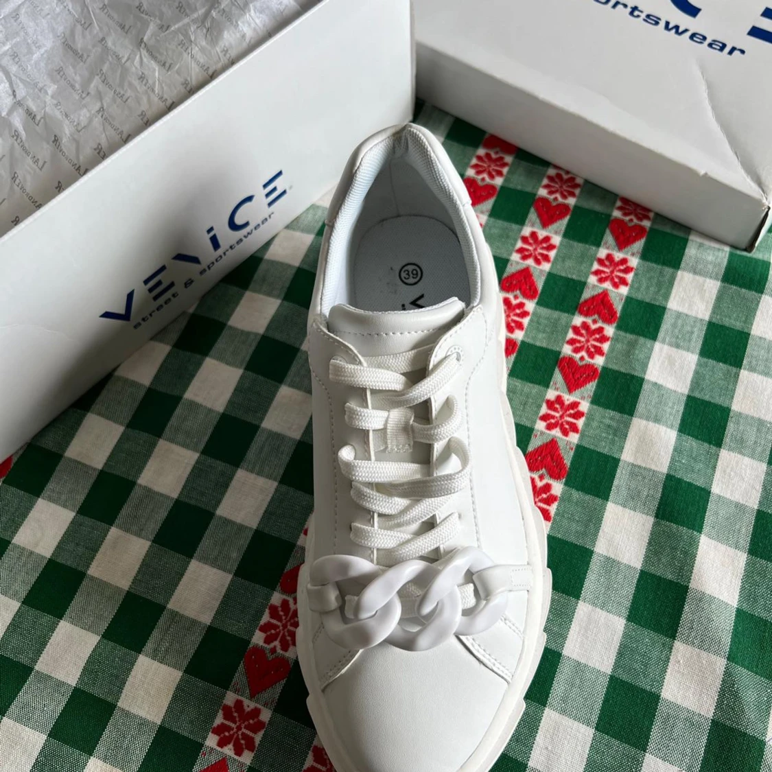 Vita chunky sneakers från Venice - 2