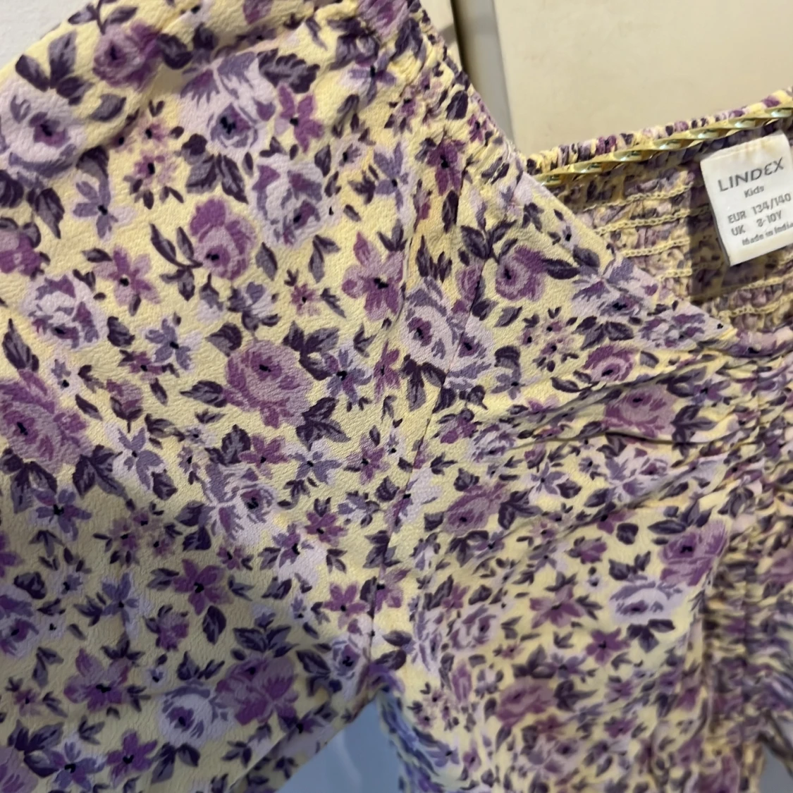 Lila blommig blus från Lindex - 2