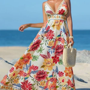 Blommig sval långklänning från Cupshe - Färgglad långklänning från Cupshe med tropiskt blommönster i rött, gult, orange, grönt och blått på vit botten. Djup v-ringning, smala axelband och markerad midja. Perfekt flowy passform för sommarens alla äventyr.