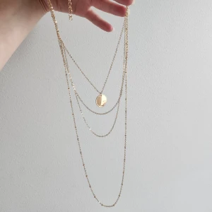 Halsband  - Multilayer halsband. Guldfärg. 