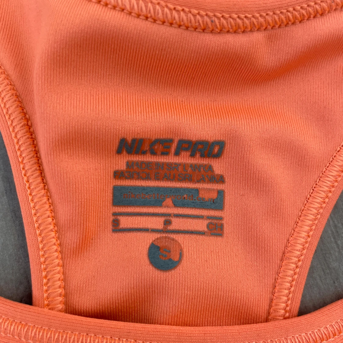 Orange sporttopp från Nike Pro - 1