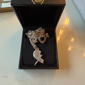 You and me necklace maria nilsdotter - Fint skick. Nypris: 3600 kr för ett sett