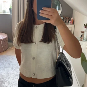 Zara topp - Superduper snygg Zara topp som ej kommer till användning!! Passar till mer eller mindre alla tillfällen💕💕 endast testas!!!
