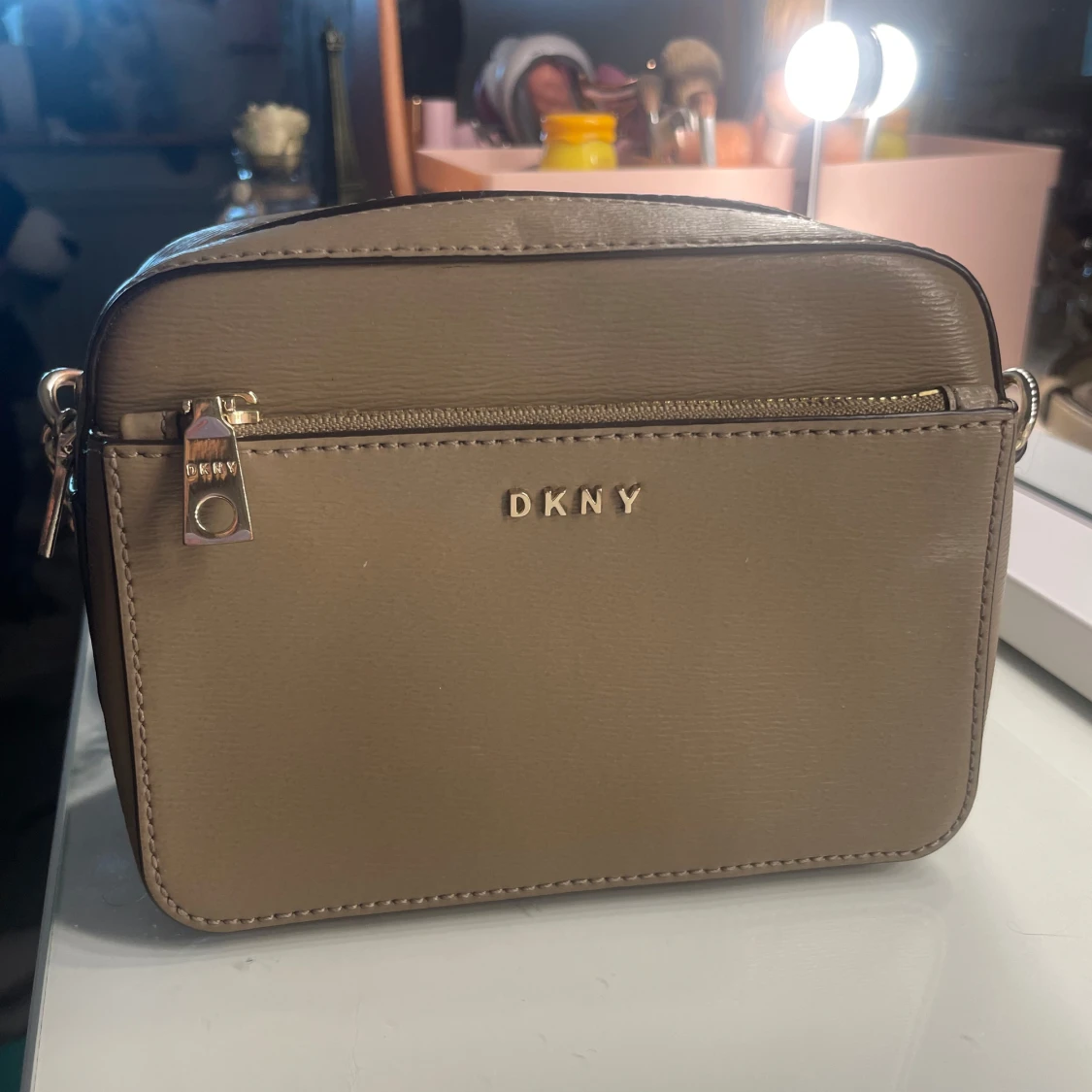 DKNY axelväska 