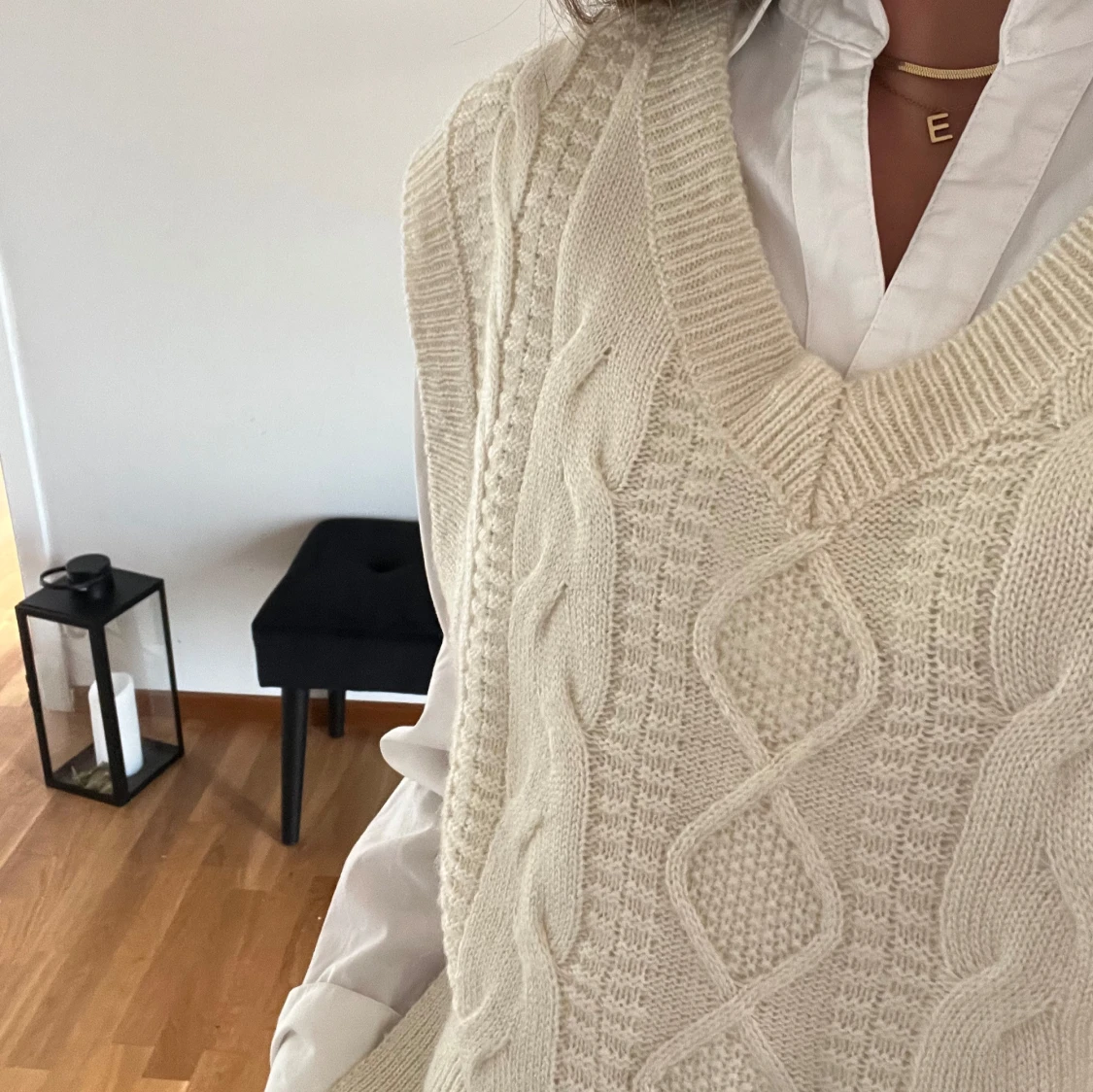 Vit  kabelstickad väst - 2