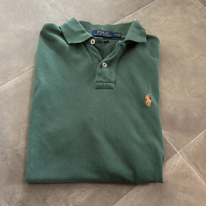 Ralph Lauren pike GE PRISFÖRSLAG  - Skick: 8/10 | Storlek: XS | Passar S | Passar perfekt för dig som är 170-180 | Nypris: 1500 | Mitt pris: Ge prisförslag | Hör av er vid frågor. 