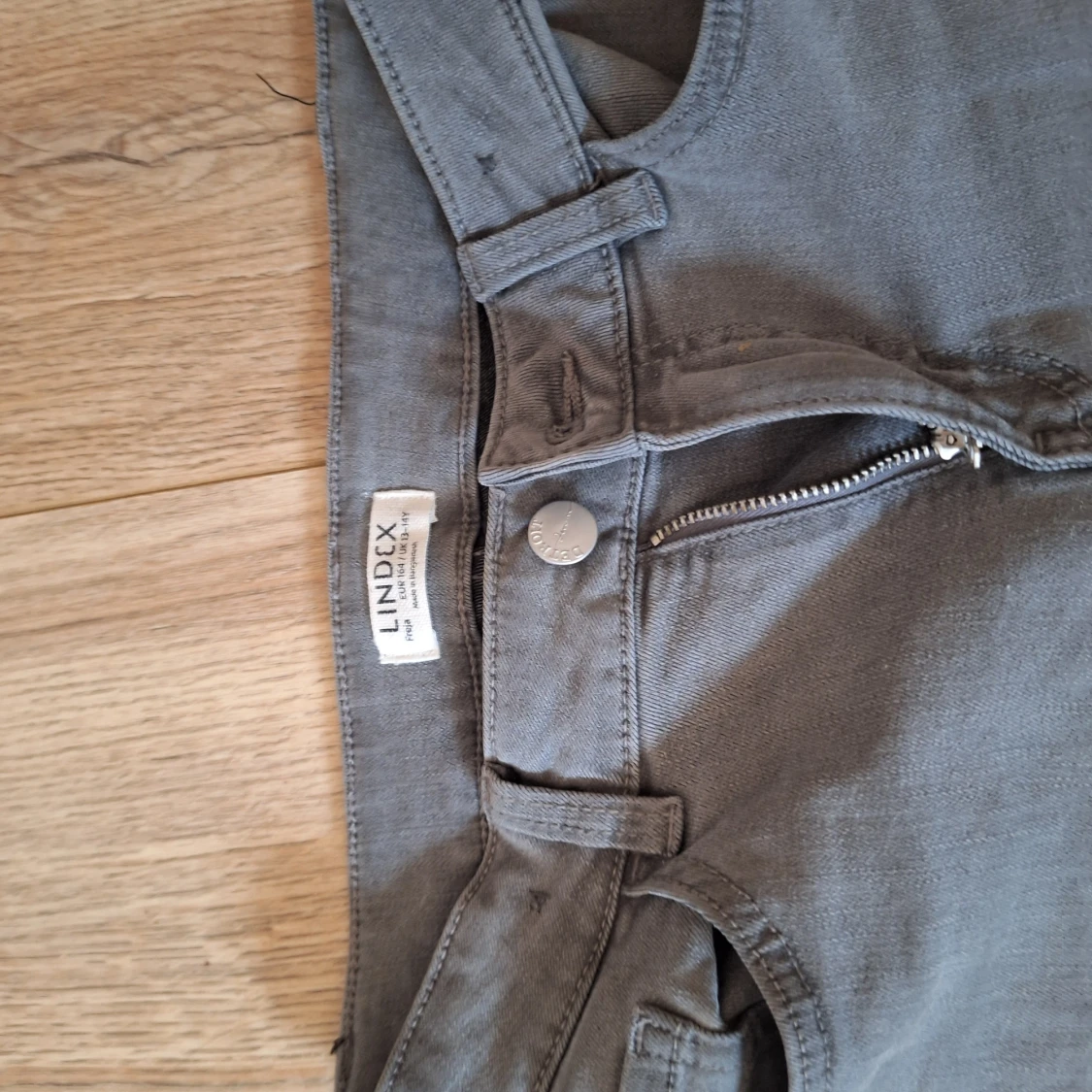 Grå bootcut jeans från Lindex - 1