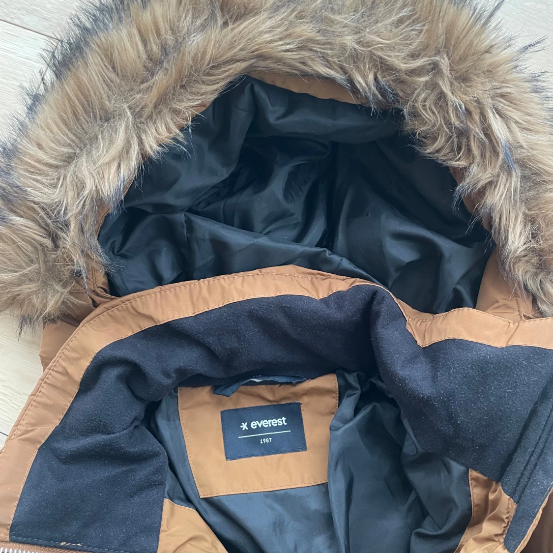 Brun pufferjacka från Everest - 1