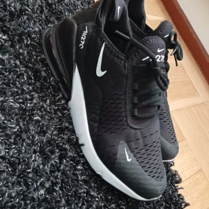 Nike AIR Max 270 - Så gott som nya storlek 42